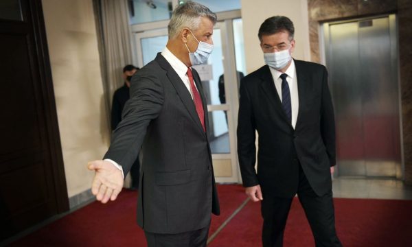 Thaçi takim me Lajçak: E ardhmja e Kosovës është në BE, të hidhet në tryezë diskutimi njohja reciproke me Serbinë Thaçi takim me Lajçak: E ardhmja e Kosovës është në BE, të hidhet në tryezë diskutimi njohja reciproke me Serbinë