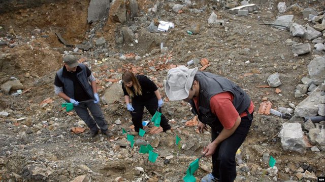 Vazhdojnë gërmimet në varrezën masive në Kizhevak të Serbisë Vazhdojnë gërmimet në varrezën masive në Kizhevak të Serbisë