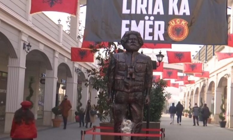 Prizreni nikoqir i heronjve, zbulohet edhe shtatorja e Adem Jasharit për 28 Nëntor Prizreni nikoqir i heronjve, zbulohet edhe shtatorja e Adem Jasharit për 28 Nëntor