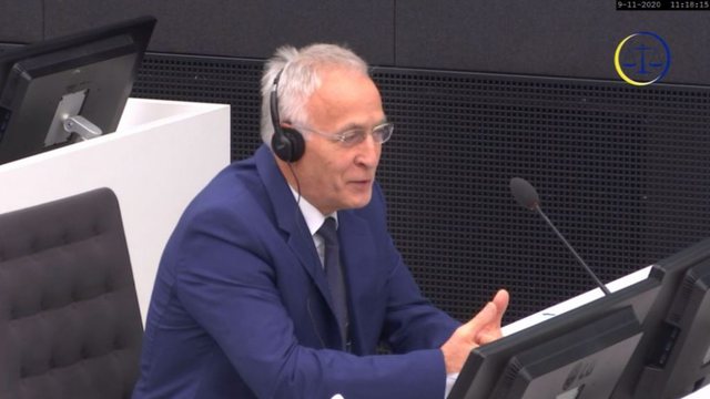 “Nuk i pranoj akuzat”, Krasniqi përlotur dhe i emocionuar: M’i lidhët duart dhe më kontrolluat si të jem kriminel, unë jam intelektual “Nuk i pranoj akuzat”, Krasniqi përlotur dhe i emocionuar: M’i lidhët duart dhe më kontrolluat si të jem kriminel, unë jam intelektual