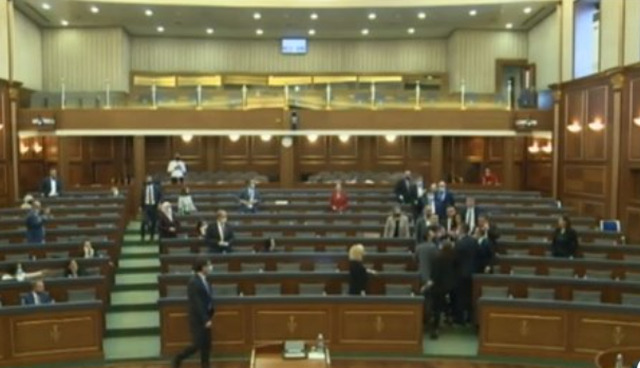 Lista Serbe dorëzon mandatet e deputetëve në Kuvendin e Kosovës Lista Serbe dorëzon mandatet e deputetëve në Kuvendin e Kosovës