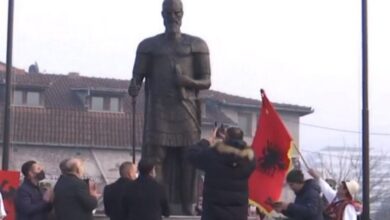 Zbulohet shtatorja e SKËNDERBEUT në Prizren (Video) Zbulohet shtatorja e SKËNDERBEUT në Prizren (Video)