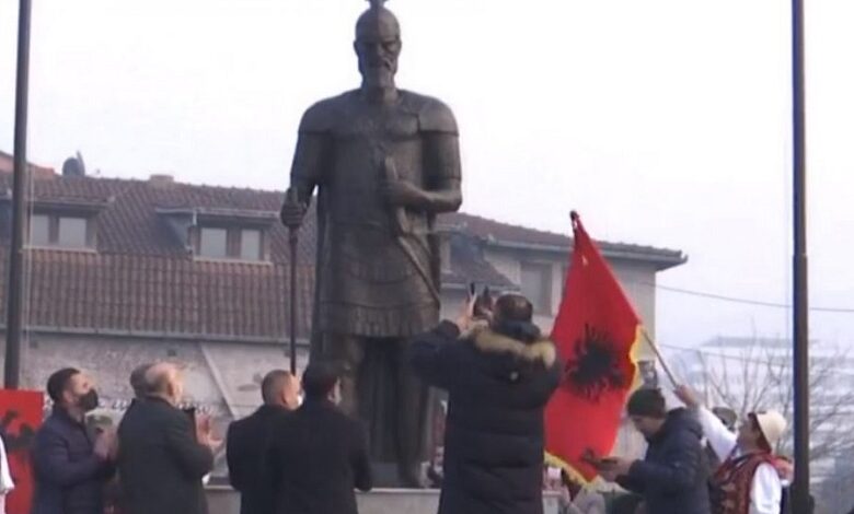 Zbulohet shtatorja e SKËNDERBEUT në Prizren (Video) Zbulohet shtatorja e SKËNDERBEUT në Prizren (Video)