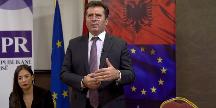 Mediu: Na jepni mundësinë të drejtojmë Shqipërinë, mos ia falni jetën e fëmijëve dhe jetën tuaj Ramës