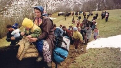 “Gjysma e Kosovës u dogj, qindra u torturuan…askush nuk u përgjigj!” “Gjysma e Kosovës u dogj, qindra u torturuan…askush nuk u përgjigj!”