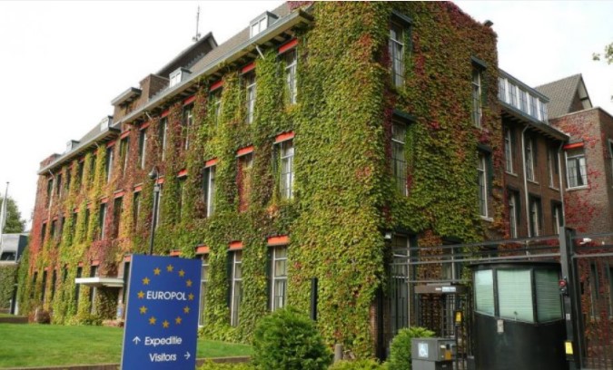 Aktakuza e rishikuar e Speciales: Në maj- qershor 1999 anëtarët e UÇK mbajtën të paktën 12 individë të paraburgosur në fabrikën e metaleve në Kukës Aktakuza e rishikuar e Speciales: Në maj- qershor 1999 anëtarët e UÇK mbajtën të paktën 12 individë të paraburgosur në fabrikën e metaleve në Kukës