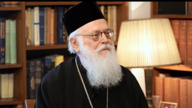 Kryepeshkopi Janullatos ngushëllon Kishën serbe për vdekjen e antishqiptarit Irinej: Iku drejt Zotit vëllai ynë i mirë! Kryepeshkopi Janullatos ngushëllon Kishën serbe për vdekjen e antishqiptarit Irinej: Iku drejt Zotit vëllai ynë i mirë!