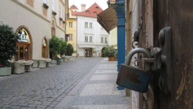 Koronavirusi/ Hyjnë në fuqi masa të reja kufizuese në Kosovë, ndryshon lista e qyteteve në zonën e kuqe Koronavirusi/ Hyjnë në fuqi masa të reja kufizuese në Kosovë, ndryshon lista e qyteteve në zonën e kuqe