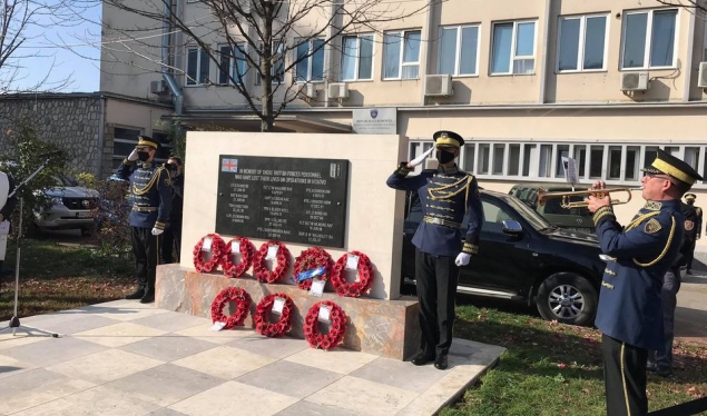Përkujtohen 14-të ushtarët britanik që humbën jetën në luftën e fundit në Kosovë