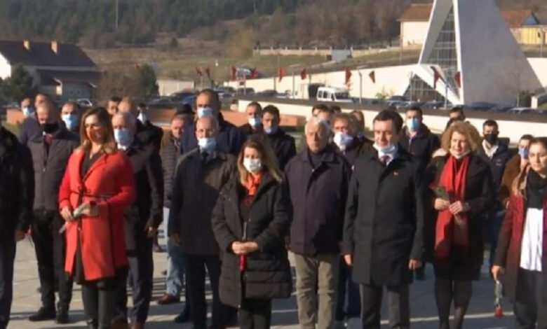 Kurti nga Prekazi: Padrejtësia për ata që e shpallën UÇK-në nuk do të na dobësojë Kurti nga Prekazi: Padrejtësia për ata që e shpallën UÇK-në nuk do të na dobësojë