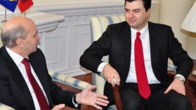 Polemikat për UÇK-në në Shqipëri, Isa Mustafa i del në mbrojtje Bashës: Gjykatën Speciale nuk na e bëri ai Polemikat për UÇK-në në Shqipëri, Isa Mustafa i del në mbrojtje Bashës: Gjykatën Speciale nuk na e bëri ai