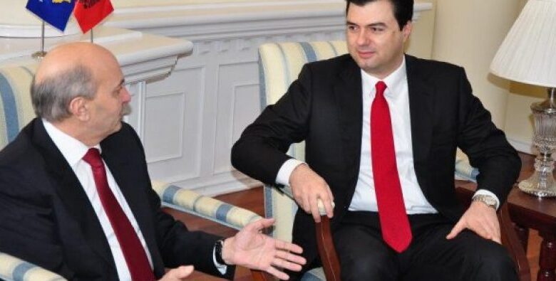 Polemikat për UÇK-në në Shqipëri, Isa Mustafa i del në mbrojtje Bashës: Gjykatën Speciale nuk na e bëri ai Polemikat për UÇK-në në Shqipëri, Isa Mustafa i del në mbrojtje Bashës: Gjykatën Speciale nuk na e bëri ai