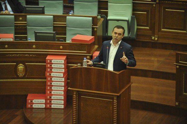 Video/ “Do të bëhemi pishman, por do të jetë vonë”, kur Rexhep Selimi apelonte ndaj Krasniqit të mos votohej Gjykata Speciale Video/ “Do të bëhemi pishman, por do të jetë vonë”, kur Rexhep Selimi apelonte ndaj Krasniqit të mos votohej Gjykata Speciale
