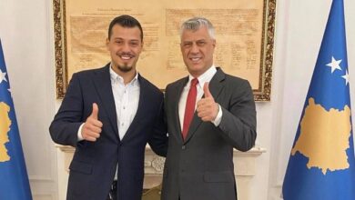 “Babë, e ke fituar lirinë”/ Djali i Hashim Thaçit dedikim prekës për të atin “Babë, e ke fituar lirinë”/ Djali i Hashim Thaçit dedikim prekës për të atin