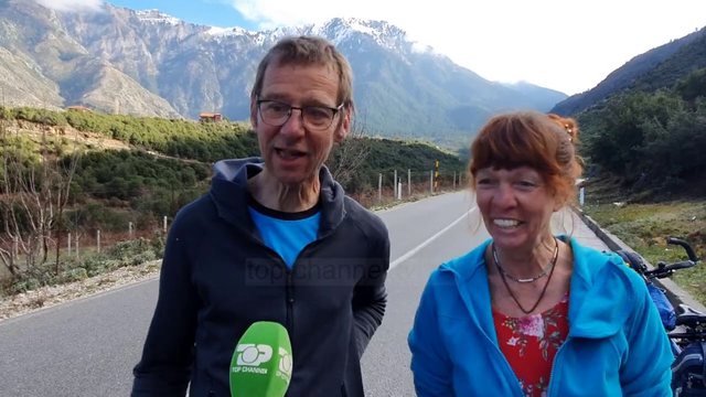 Kanë përshkruar 2730 km me biçiklete/ Çifti gjerman vjen nga Shtutgarti dhe ndalet në Vlorë për Krishtlindje Kanë përshkruar 2730 km me biçiklete/ Çifti gjerman vjen nga Shtutgarti dhe ndalet në Vlorë për Krishtlindje