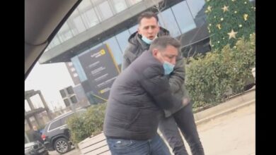 VIDEO/ Sulmohet fizikisht gazetari i njohur, kritikoi vizitën e Vjosa Osmanit në Tiranë dhe emigrantët VIDEO/ Sulmohet fizikisht gazetari i njohur, kritikoi vizitën e Vjosa Osmanit në Tiranë dhe emigrantët