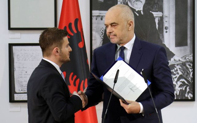 Ndryshime në qeveri/ Rama shkarkon Gent Cakajn, rikthen në kabinet ish-ministrin (EMRAT)