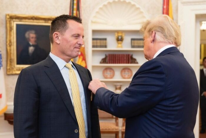 Trump i jep medalje Grenell për marrëveshjen Kosovë-Serbi Trump i jep medalje Grenell për marrëveshjen Kosovë-Serbi
