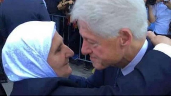 VIDEO/ Kërkesa e nënës shqiptare që ngriti botën në këmbë, ja çfarë i kërkoj Bill Clintonit VIDEO/ Kërkesa e nënës shqiptare që ngriti botën në këmbë, ja çfarë i kërkoj Bill Clintonit