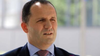 Faik Hoti flet për vaksinat e Pfizer: Serbia bëri propagand, mori një sasi simbolike për shou Faik Hoti flet për vaksinat e Pfizer: Serbia bëri propagand, mori një sasi simbolike për shou