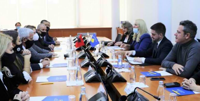 Kosova i kërkon Shqipërisë të miratojë rezolutën ku dënohet gjenocidi i Serbisë ndaj shqiptarëve Kosova i kërkon Shqipërisë të miratojë rezolutën ku dënohet gjenocidi i Serbisë ndaj shqiptarëve