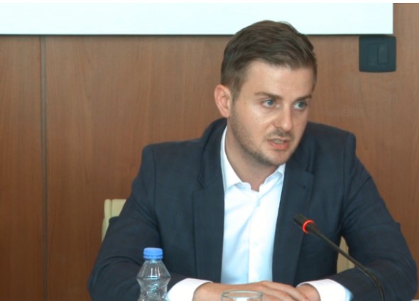 Ministri Cakaj ka një lutje për qytetarët e Luginës së Preshevës Ministri Cakaj ka një lutje për qytetarët e Luginës së Preshevës
