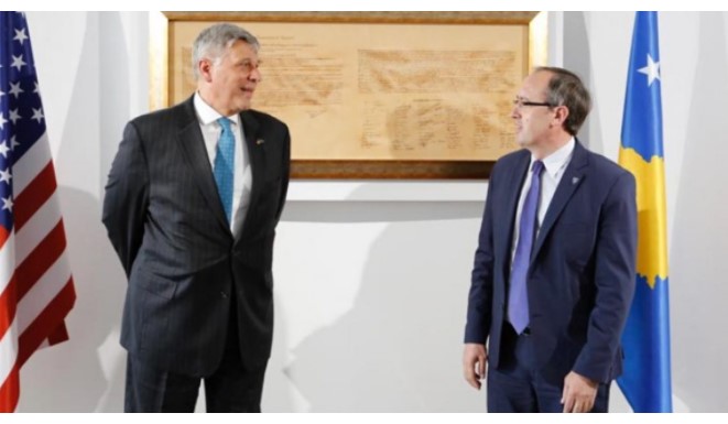 SHBA dhe Kosova nënshkruajnë marrëveshje që çelin mundësitë financiare në Kosovë SHBA dhe Kosova nënshkruajnë marrëveshje që çelin mundësitë financiare në Kosovë