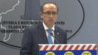 Kosova lë pas Shqipërinë/ Siguron 2 milion vaksina, Hoti: Do të vaksinojmë 20 mijë persona në ditë Kosova lë pas Shqipërinë/ Siguron 2 milion vaksina, Hoti: Do të vaksinojmë 20 mijë persona në ditë