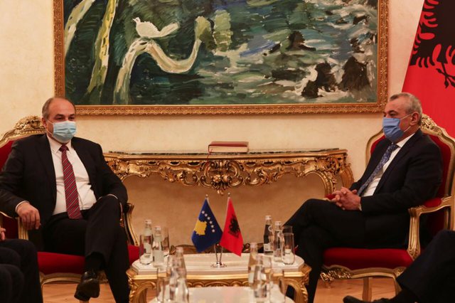 Ruçi takon Enver Hoxhajn: Nuk duhet të lejojmë që njolloset imazhi i Kosovës