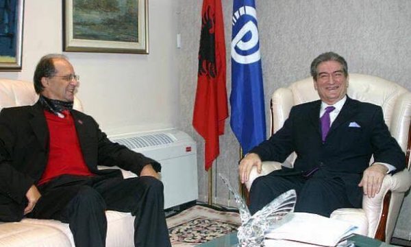 Berisha bën deklaratën e fortë: Ja si donin mua dhe Rugovën të na ekzekutonin në Tiranë Berisha bën deklaratën e fortë: Ja si donin mua dhe Rugovën të na ekzekutonin në Tiranë