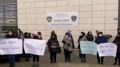 “Dënim për kriminelin”-Protestohet kundër uljes ndaj dënimit të Tasiq për krime lufte në Krushë të Madhe “Dënim për kriminelin”-Protestohet kundër uljes ndaj dënimit të Tasiq për krime lufte në Krushë të Madhe