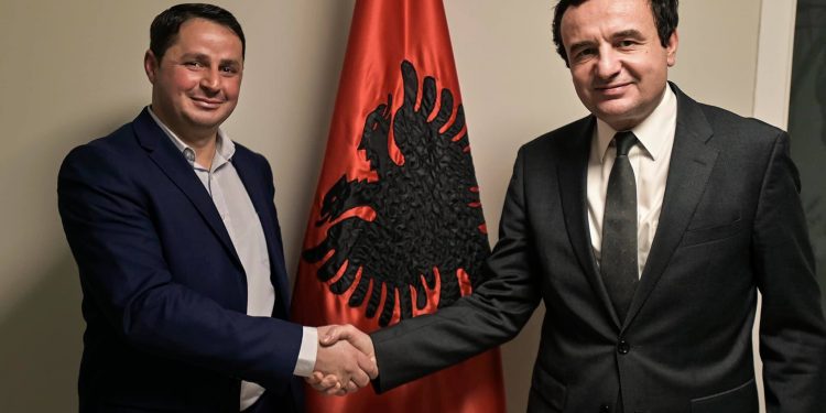 Kurti fillon me “rekrutimet”: Një asamblist nga LDK, anëtari më i ri i Vetëvendosjes Kurti fillon me “rekrutimet”: Një asamblist nga LDK, anëtari më i ri i Vetëvendosjes