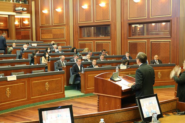 Zyrtare! Bie qeveria Hoti, Gjykata Kushtetuese çon Kosovën në zgjedhje të parakohshme