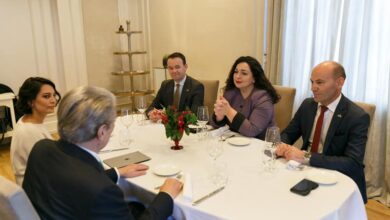 Vjosa Osmani erdhi si shtetare në Tiranë dhe u largua si politikane e zakonshme Vjosa Osmani erdhi si shtetare në Tiranë dhe u largua si politikane e zakonshme