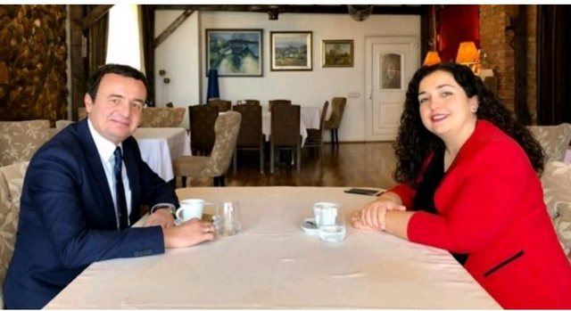 “Nuk ka bashkim kombëtar”, Vjosa Osmani: Vështirë të ndryshohet Kushtetuta, Kosova është këtu për të qëndruar “Nuk ka bashkim kombëtar”, Vjosa Osmani: Vështirë të ndryshohet Kushtetuta, Kosova është këtu për të qëndruar