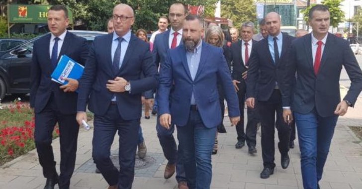 Zbulohet kërkesa antikushtetuese e Listës Srpska me të cilën po e kërcënon Qeverinë Zbulohet kërkesa antikushtetuese e Listës Srpska me të cilën po e kërcënon Qeverinë