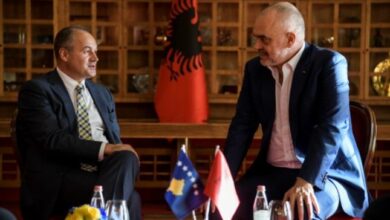 Hoxhaj për Osmanin dhe Kurtin: Lënduan raportet Kosovë-Shqipëri Hoxhaj për Osmanin dhe Kurtin: Lënduan raportet Kosovë-Shqipëri