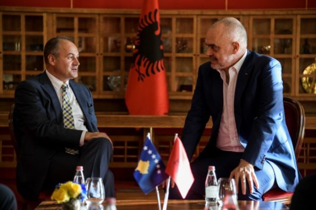 Hoxhaj për Osmanin dhe Kurtin: Lënduan raportet Kosovë-Shqipëri Hoxhaj për Osmanin dhe Kurtin: Lënduan raportet Kosovë-Shqipëri