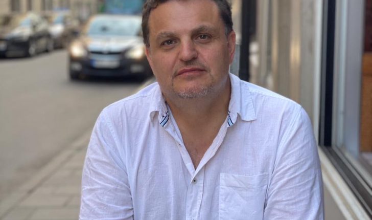 Oseku: Mërgimtari duhet të jetë primitiv e analfabet, ashtu që Syla ynë të ndihet francez Oseku: Mërgimtari duhet të jetë primitiv e analfabet, ashtu që Syla ynë të ndihet francez