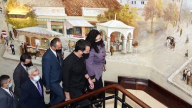 Veliaj i jep Osmanit “Çelësin e Qytetit”: Shtatorja e Rugovës, së shpejti në Tiranë Veliaj i jep Osmanit “Çelësin e Qytetit”: Shtatorja e Rugovës, së shpejti në Tiranë