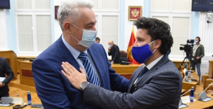 A duhet të shqetësohet Shqipëria për serbizimin e Malit të Zi?