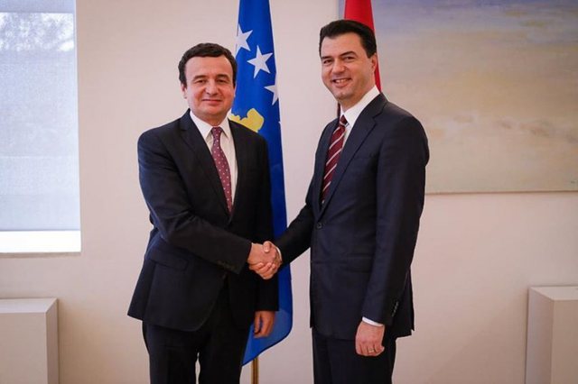 Kritikat që i bën Ramës/ Basha uron Kurtin dhe Osmanin: Zgjedhje model në Kosovë Kritikat që i bën Ramës/ Basha uron Kurtin dhe Osmanin: Zgjedhje model në Kosovë