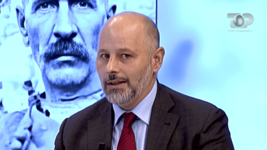 “Goditja komuniste na shpërndau në gjithë botën”, flet stërnipi i Isa Boletinit: Kishte 14 fëmijë nga 3 martesa “Goditja komuniste na shpërndau në gjithë botën”, flet stërnipi i Isa Boletinit: Kishte 14 fëmijë nga 3 martesa