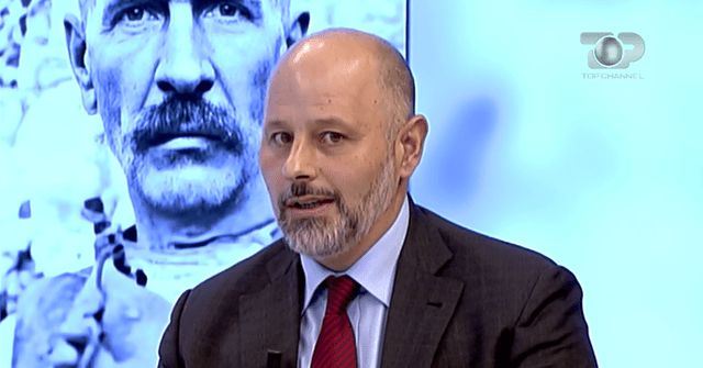 “Goditja komuniste na shpërndau në gjithë botën”, flet stërnipi i Isa Boletinit: Kishte 14 fëmijë nga 3 martesa “Goditja komuniste na shpërndau në gjithë botën”, flet stërnipi i Isa Boletinit: Kishte 14 fëmijë nga 3 martesa