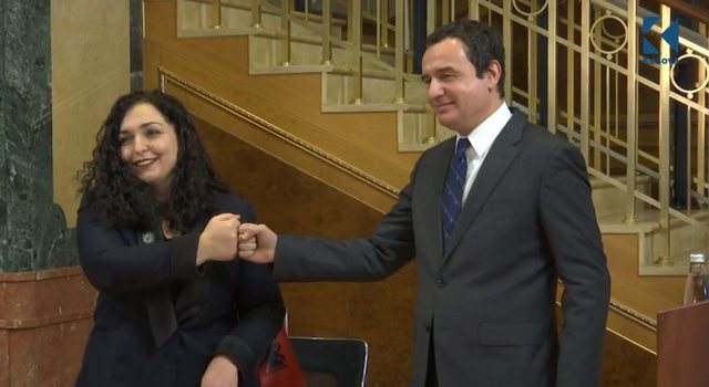 Albin Kurti nuk lejohet të garojë në zgjedhje, KQZ skualifikon 47 kandidatë për deputetë në Kosovë Albin Kurti nuk lejohet të garojë në zgjedhje, KQZ skualifikon 47 kandidatë për deputetë në Kosovë