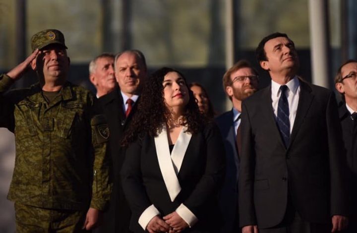 VIDEO/ Incident në Kosovë, serbët i prishin vizitën Albin Kurtit dhe Vjosa Osmanit, i detyrojnë të kthehen prapa VIDEO/ Incident në Kosovë, serbët i prishin vizitën Albin Kurtit dhe Vjosa Osmanit, i detyrojnë të kthehen prapa