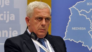 Kryetari i Bujanocit demanton lajmin se shqiptarët e Kosovës po marrin vaksinën anti-COVID në Serbi Kryetari i Bujanocit demanton lajmin se shqiptarët e Kosovës po marrin vaksinën anti-COVID në Serbi