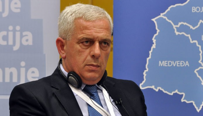 Kryetari i Bujanocit demanton lajmin se shqiptarët e Kosovës po marrin vaksinën anti-COVID në Serbi