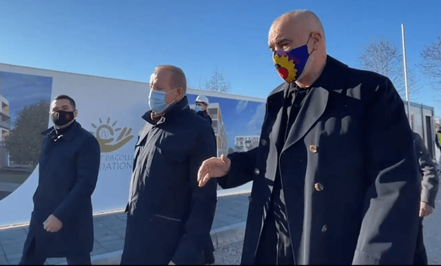 Rama dhe Pacolli në Thumanë: Baca dha 1 mln euro, sot nis ndërtimi i pallateve të reja Rama dhe Pacolli në Thumanë: Baca dha 1 mln euro, sot nis ndërtimi i pallateve të reja