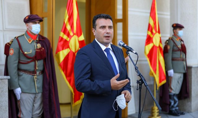 Shqiptarët në ankthin e regjistrimit: Zaev përplaset me opozitën shqiptare për nënshtetësinë Shqiptarët në ankthin e regjistrimit: Zaev përplaset me opozitën shqiptare për nënshtetësinë